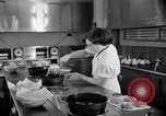 Immagine di Alimenti irradiati Lemont Illinois USA, 1956, secondo 23 filmato di repertorio 65675069054