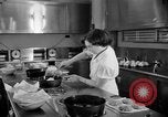 Immagine di Alimenti irradiati Lemont Illinois USA, 1956, secondo 25 filmato di repertorio 65675069054