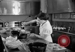 Immagine di Alimenti irradiati Lemont Illinois USA, 1956, secondo 26 filmato di repertorio 65675069054