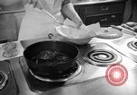 Immagine di Alimenti irradiati Lemont Illinois USA, 1956, secondo 30 filmato di repertorio 65675069054