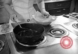 Immagine di Alimenti irradiati Lemont Illinois USA, 1956, secondo 40 filmato di repertorio 65675069054