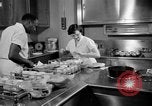 Immagine di Alimenti irradiati Lemont Illinois USA, 1956, secondo 42 filmato di repertorio 65675069054