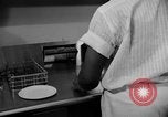 Immagine di Alimenti irradiati Lemont Illinois USA, 1956, secondo 45 filmato di repertorio 65675069054