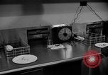 Immagine di Alimenti irradiati Lemont Illinois USA, 1956, secondo 57 filmato di repertorio 65675069054