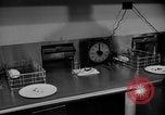 Immagine di Alimenti irradiati Lemont Illinois USA, 1956, secondo 59 filmato di repertorio 65675069054