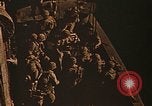 Standbild Vereinigten Staaten Marines amphibischen Angriff auf Betio Tarawa Gilbert Inseln, 1943, aus Sekunde 12 historischem Filmmaterial Videoclip 65675069059