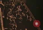 Standbild Vereinigten Staaten Marines amphibischen Angriff auf Betio Tarawa Gilbert Inseln, 1943, aus Sekunde 13 historischem Filmmaterial Videoclip 65675069059