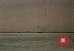 Standbild Vereinigten Staaten Marines amphibischen Angriff auf Betio Tarawa Gilbert Inseln, 1943, aus Sekunde 22 historischem Filmmaterial Videoclip 65675069059