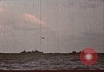 Standbild Vereinigten Staaten Marines amphibischen Angriff auf Betio Tarawa Gilbert Inseln, 1943, aus Sekunde 56 historischem Filmmaterial Videoclip 65675069059