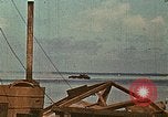 Image Marines détruire les péniches de débarquement infiltré par des mitrailleurs japonais Tarawa Îles Gilbert, 1943, de la seconde 1 séquences d'archives historiques vidéo 65675069061