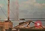 Image Marines détruire les péniches de débarquement infiltré par des mitrailleurs japonais Tarawa Îles Gilbert, 1943, de la seconde 7 séquences d'archives historiques vidéo 65675069061