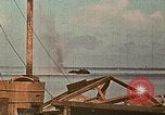 Image Marines détruire les péniches de débarquement infiltré par des mitrailleurs japonais Tarawa Îles Gilbert, 1943, de la seconde 10 séquences d'archives historiques vidéo 65675069061