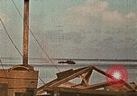 Image Marines détruire les péniches de débarquement infiltré par des mitrailleurs japonais Tarawa Îles Gilbert, 1943, de la seconde 11 séquences d'archives historiques vidéo 65675069061