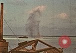 Image Marines détruire les péniches de débarquement infiltré par des mitrailleurs japonais Tarawa Îles Gilbert, 1943, de la seconde 13 séquences d'archives historiques vidéo 65675069061