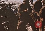 Image Marines détruire les péniches de débarquement infiltré par des mitrailleurs japonais Tarawa Îles Gilbert, 1943, de la seconde 31 séquences d'archives historiques vidéo 65675069061