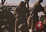 Image Marines détruire les péniches de débarquement infiltré par des mitrailleurs japonais Tarawa Îles Gilbert, 1943, de la seconde 38 séquences d'archives historiques vidéo 65675069061