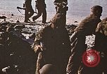 Image Marines détruire les péniches de débarquement infiltré par des mitrailleurs japonais Tarawa Îles Gilbert, 1943, de la seconde 40 séquences d'archives historiques vidéo 65675069061