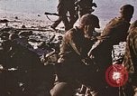 Image Marines détruire les péniches de débarquement infiltré par des mitrailleurs japonais Tarawa Îles Gilbert, 1943, de la seconde 41 séquences d'archives historiques vidéo 65675069061