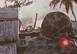 Image Marines détruire les péniches de débarquement infiltré par des mitrailleurs japonais Tarawa Îles Gilbert, 1943, de la seconde 49 séquences d'archives historiques vidéo 65675069061