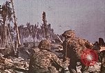 Image Marines détruire les péniches de débarquement infiltré par des mitrailleurs japonais Tarawa Îles Gilbert, 1943, de la seconde 60 séquences d'archives historiques vidéo 65675069061