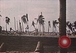 Image des Marines des États-Unis opérations de nettoyage Tarawa Îles Gilbert, 1943, de la seconde 7 séquences d'archives historiques vidéo 65675069062