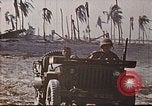 Image des Marines des États-Unis opérations de nettoyage Tarawa Îles Gilbert, 1943, de la seconde 22 séquences d'archives historiques vidéo 65675069062