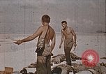 Image des Marines des États-Unis opérations de nettoyage Tarawa Îles Gilbert, 1943, de la seconde 52 séquences d'archives historiques vidéo 65675069062
