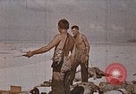 Image des Marines des États-Unis opérations de nettoyage Tarawa Îles Gilbert, 1943, de la seconde 53 séquences d'archives historiques vidéo 65675069062