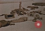 Image tombé États-Unis Marines sur Betio Tarawa Tarawa Îles Gilbert, 1943, de la seconde 7 séquences d'archives historiques vidéo 65675069063
