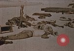 Image tombé États-Unis Marines sur Betio Tarawa Tarawa Îles Gilbert, 1943, de la seconde 9 séquences d'archives historiques vidéo 65675069063