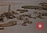 Image tombé États-Unis Marines sur Betio Tarawa Tarawa Îles Gilbert, 1943, de la seconde 10 séquences d'archives historiques vidéo 65675069063