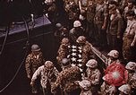 Image tombé États-Unis Marines sur Betio Tarawa Tarawa Îles Gilbert, 1943, de la seconde 27 séquences d'archives historiques vidéo 65675069063