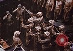 Image tombé États-Unis Marines sur Betio Tarawa Tarawa Îles Gilbert, 1943, de la seconde 42 séquences d'archives historiques vidéo 65675069063