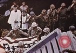 Image tombé États-Unis Marines sur Betio Tarawa Tarawa Îles Gilbert, 1943, de la seconde 48 séquences d'archives historiques vidéo 65675069063