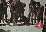 Immagine di Giapponese di prigionieri di guerra Tarawa Isole Gilbert, 1943, secondo 29 filmato di repertorio 65675069064