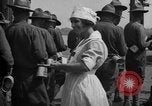 Image Les travailleurs de la Croix-Rouge United States USA, 1918, de la seconde 12 séquences d'archives historiques vidéo 65675069080