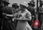 Image Les travailleurs de la Croix-Rouge United States USA, 1918, de la seconde 15 séquences d'archives historiques vidéo 65675069080