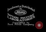Image les premiers soins la sécurité dans les mines United States USA, 1921, de la seconde 18 séquences d'archives historiques vidéo 65675069081