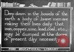 Image les premiers soins la sécurité dans les mines United States USA, 1921, de la seconde 29 séquences d'archives historiques vidéo 65675069081