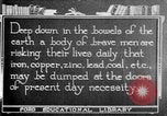 Image les premiers soins la sécurité dans les mines United States USA, 1921, de la seconde 31 séquences d'archives historiques vidéo 65675069081