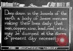 Image les premiers soins la sécurité dans les mines United States USA, 1921, de la seconde 32 séquences d'archives historiques vidéo 65675069081