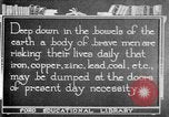 Image les premiers soins la sécurité dans les mines United States USA, 1921, de la seconde 35 séquences d'archives historiques vidéo 65675069081