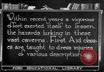 Image les premiers soins la sécurité dans les mines United States USA, 1921, de la seconde 49 séquences d'archives historiques vidéo 65675069081