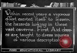 Image les premiers soins la sécurité dans les mines United States USA, 1921, de la seconde 51 séquences d'archives historiques vidéo 65675069081