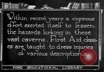 Image les premiers soins la sécurité dans les mines United States USA, 1921, de la seconde 54 séquences d'archives historiques vidéo 65675069081