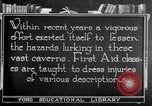 Image les premiers soins la sécurité dans les mines United States USA, 1921, de la seconde 55 séquences d'archives historiques vidéo 65675069081