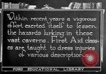Image les premiers soins la sécurité dans les mines United States USA, 1921, de la seconde 56 séquences d'archives historiques vidéo 65675069081