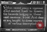 Image les premiers soins la sécurité dans les mines United States USA, 1921, de la seconde 57 séquences d'archives historiques vidéo 65675069081