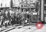 Image mine travailleur rescue United States USA, 1921, de la seconde 12 séquences d'archives historiques vidéo 65675069082