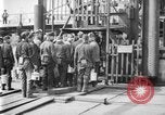 Image mine travailleur rescue United States USA, 1921, de la seconde 13 séquences d'archives historiques vidéo 65675069082